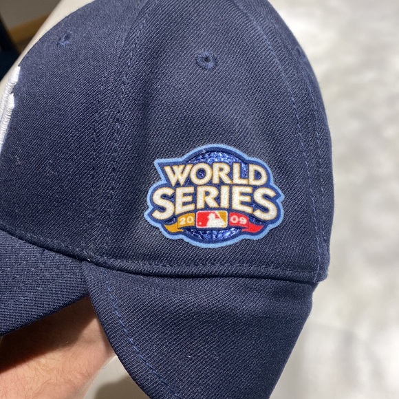 New York Yankees (Slightly Curved Bill) 2009 On-Field Cap with Ear Warmers - Picture 2 of 6